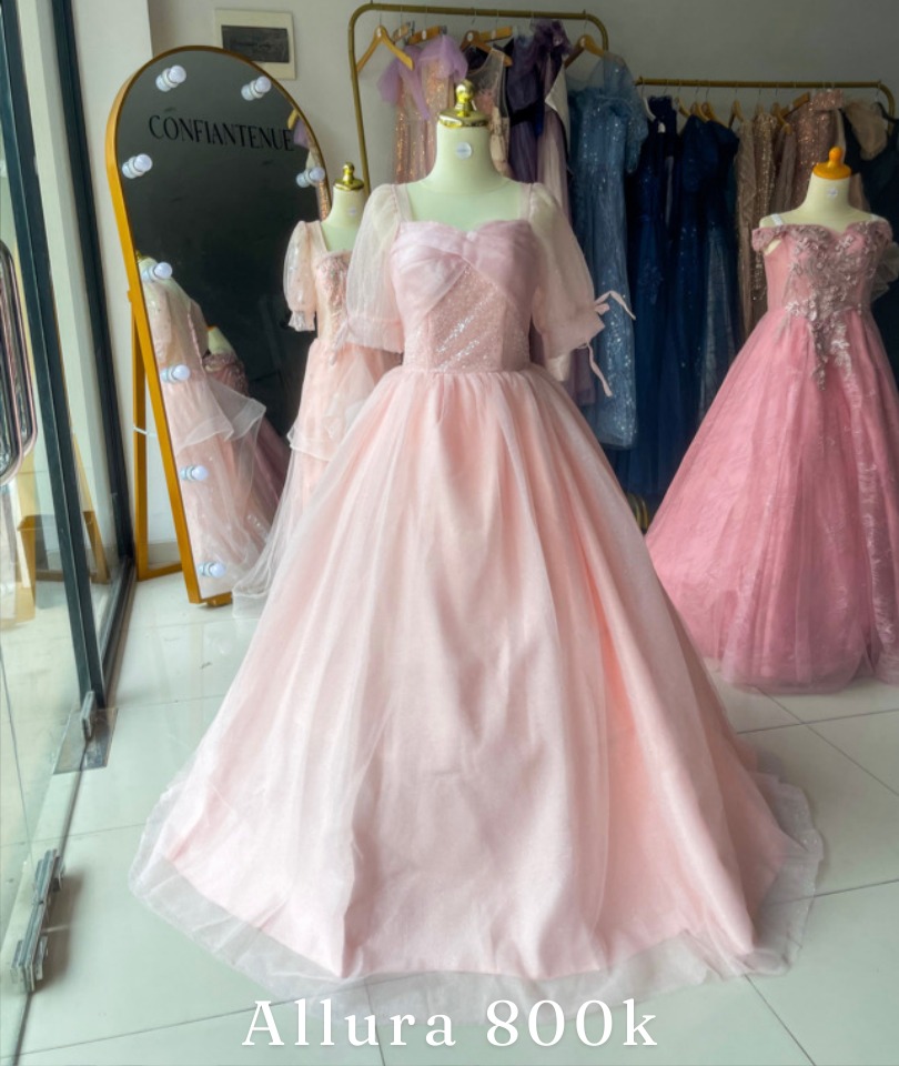 Gaun elegan untuk momen penting